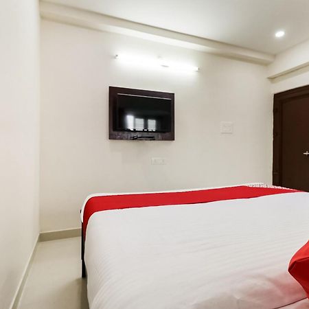Oyo Victory Grand Hotel Tadepalle Buitenkant foto