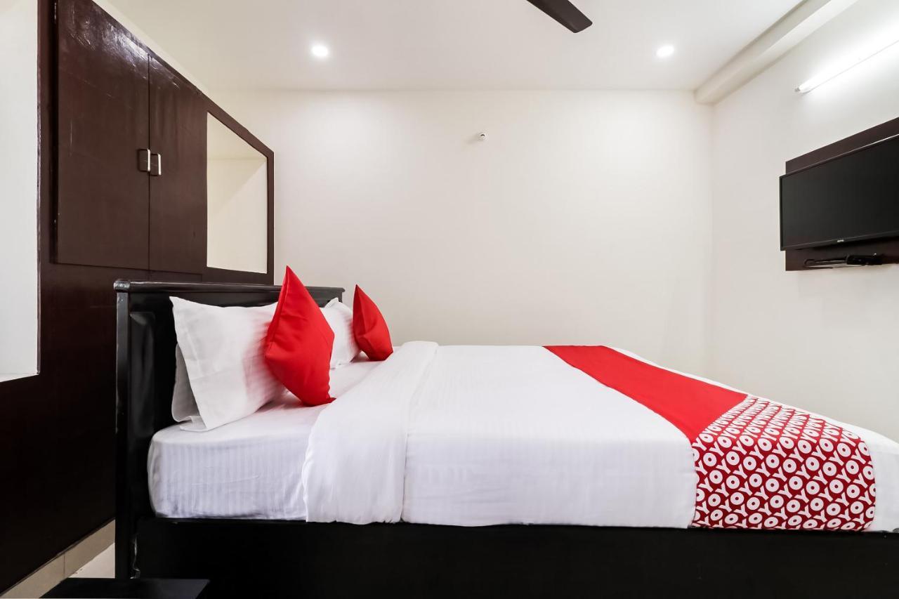 Oyo Victory Grand Hotel Tadepalle Buitenkant foto