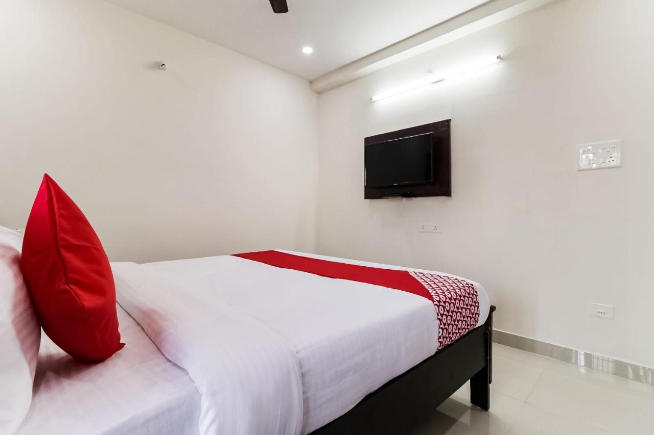 Oyo Victory Grand Hotel Tadepalle Buitenkant foto