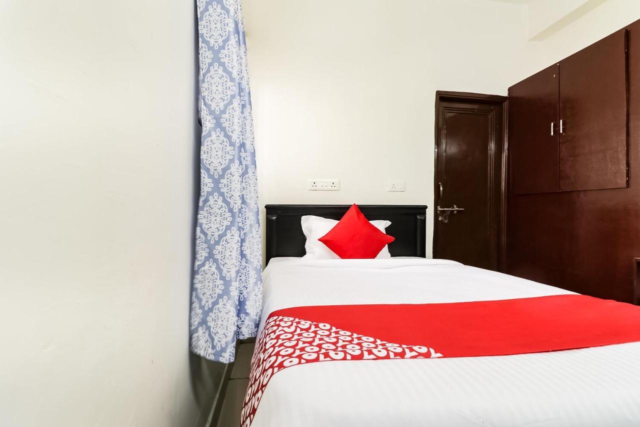Oyo Victory Grand Hotel Tadepalle Buitenkant foto