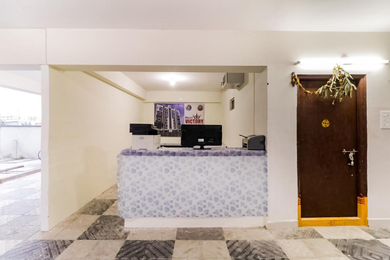 Oyo Victory Grand Hotel Tadepalle Buitenkant foto