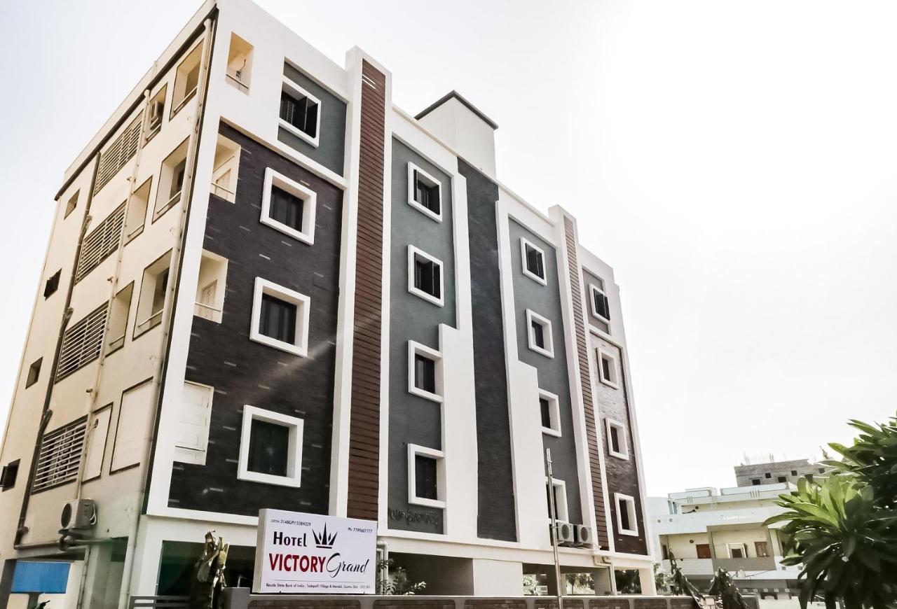 Oyo Victory Grand Hotel Tadepalle Buitenkant foto