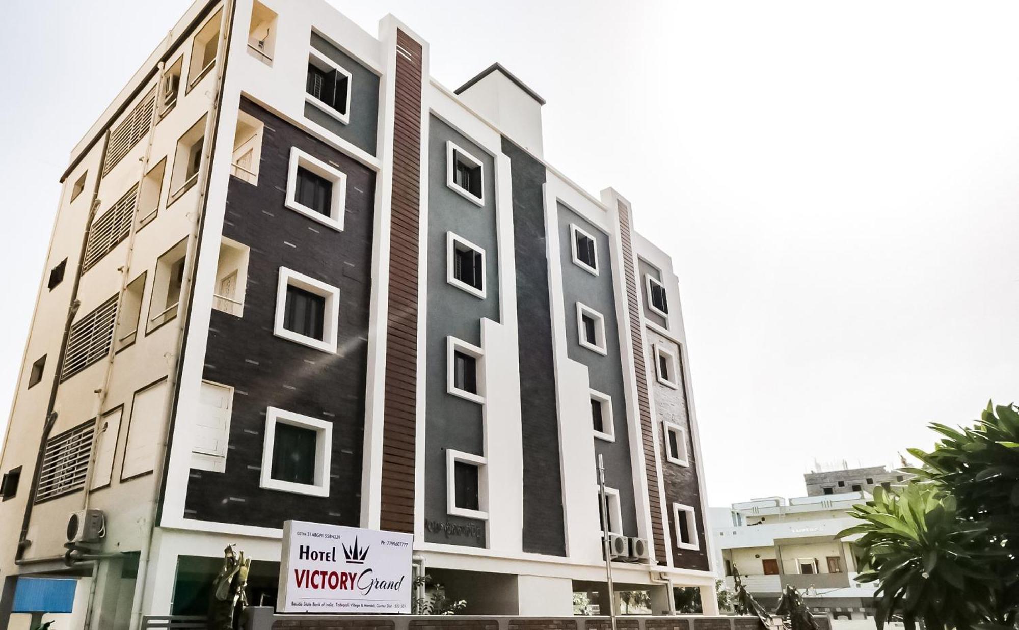 Oyo Victory Grand Hotel Tadepalle Buitenkant foto